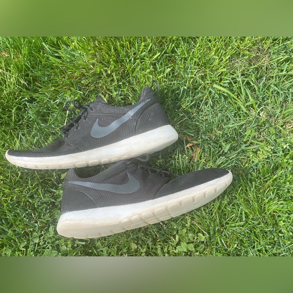 Nike Black/White “Roshe Two” Men’s Sneakers Size 13 - Picture 6 of 8